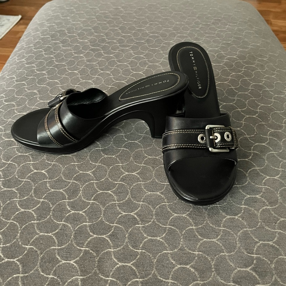 Vintage Tommy Hilfiger 4in Heels Size 8.5 M